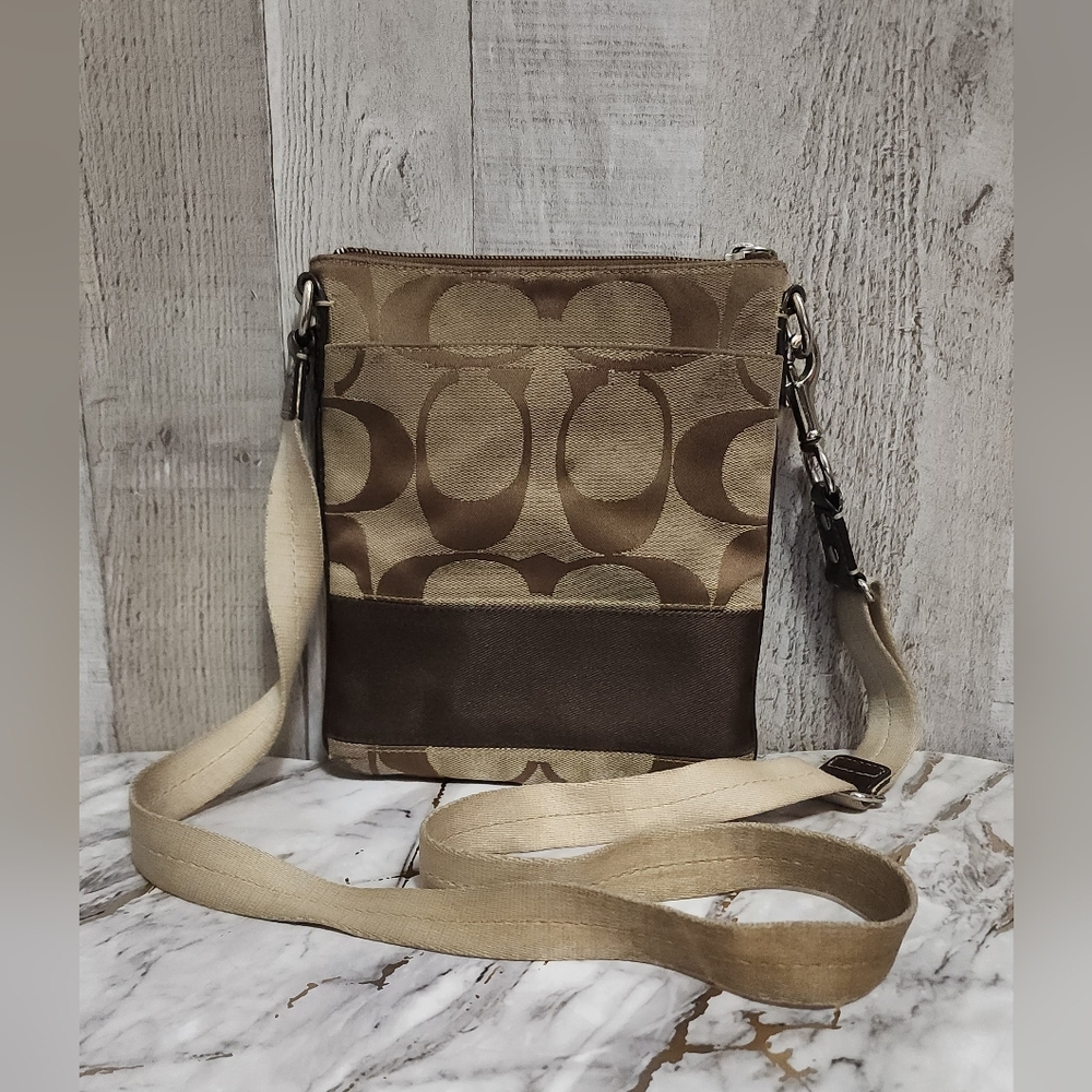 🌸Y2K Coach Signature Crossbody in Brown and Tan🌸 Has imperfections